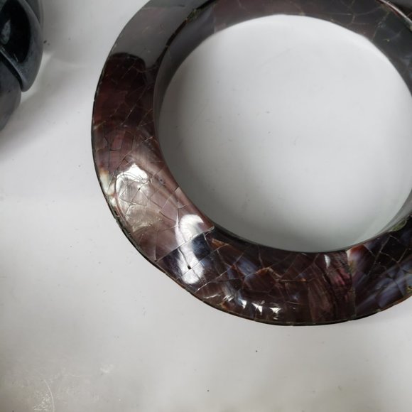 4 Assorted Shell and Similar Beaded Bracelets - Picture 10 of 10